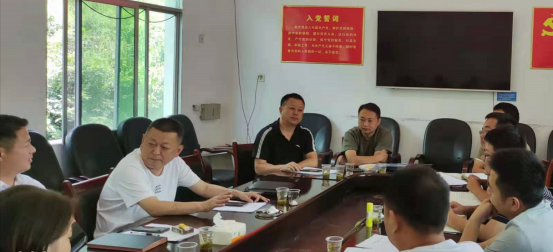 古丈县人大常委会主任曾传文一行赴岩头寨镇检查督导县镇人大换届选举工作