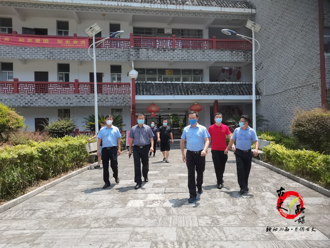 古丈县委副书记、代理县长陈瑞到县光荣院隔离点检查防疫工作
