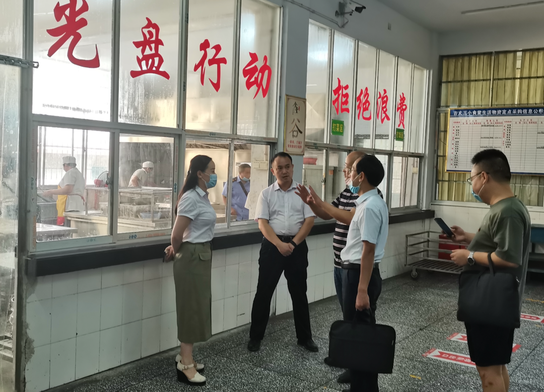 古丈县委常委、常务副县长胡丕宇检查指导“平安校园”建设及食品安全工作