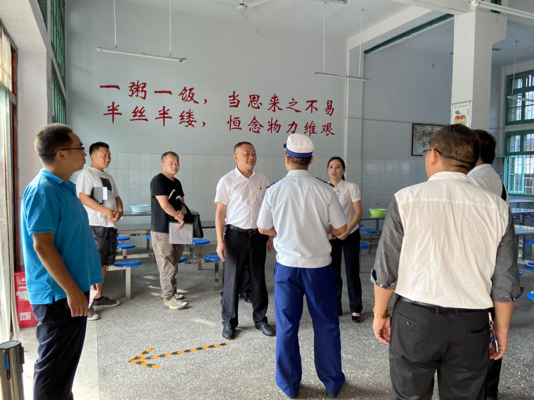 古丈县委常委,县委政法委书记刘学书深入古丈县综合职业技术学校调研