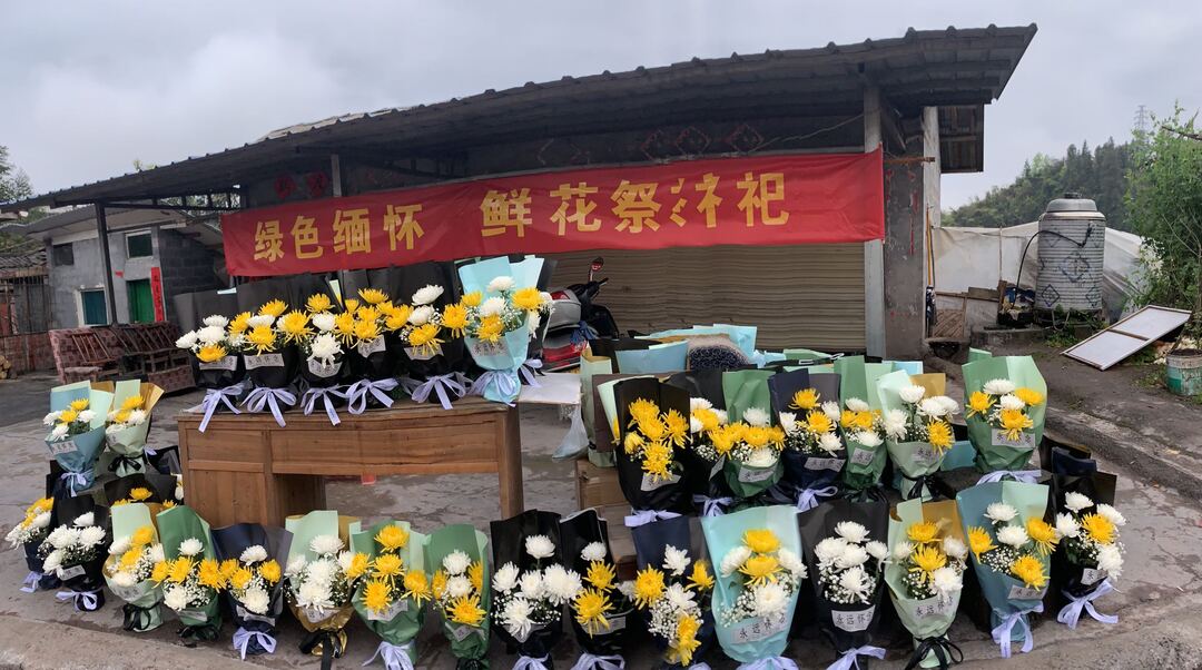 古丈：鲜花祭故人  清明更“清明”