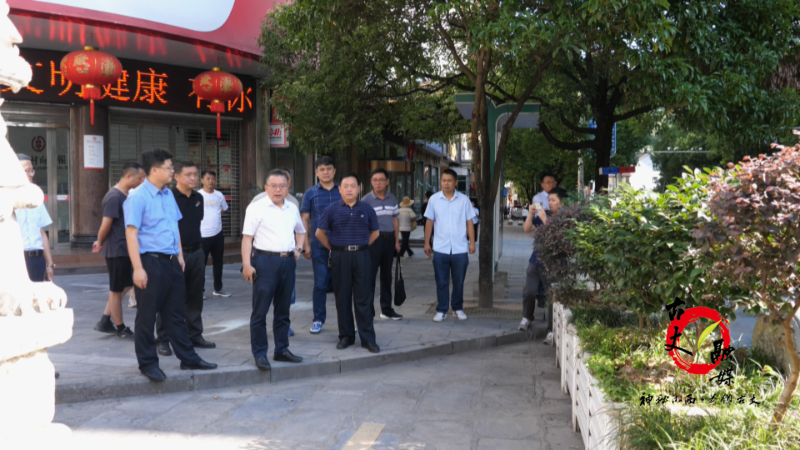 邓晓东到红星社区检查指导省级文明城市创建工作