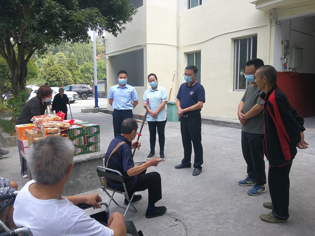 陈瑞走访慰问光荣院、敬老院老人