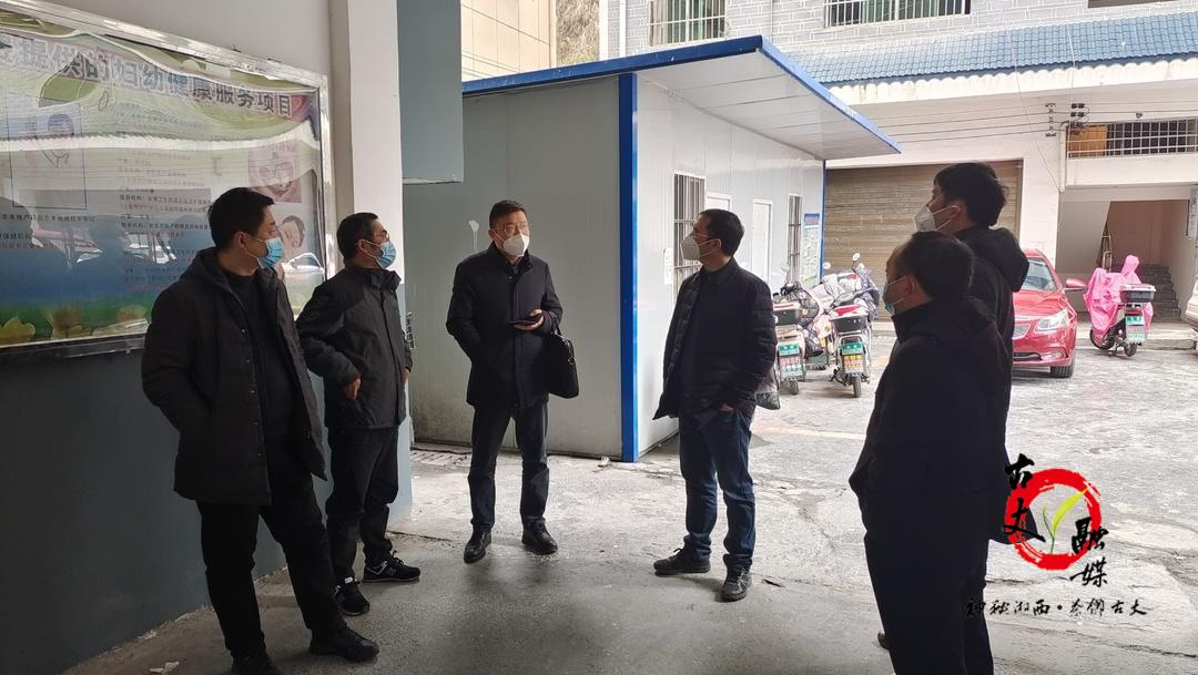 陈瑞深入县妇保站检查指导疫苗接种工作