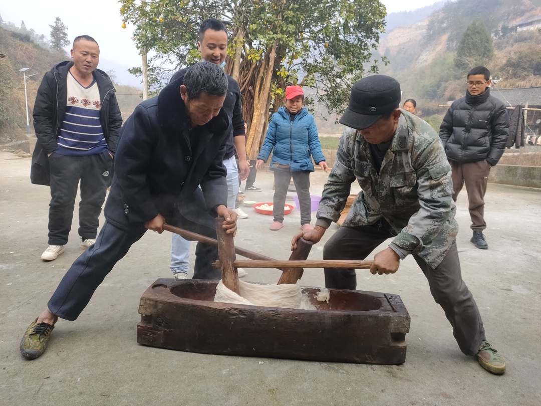 【新春走基层】湘西古丈：春节临近年味浓 备足年货迎新春