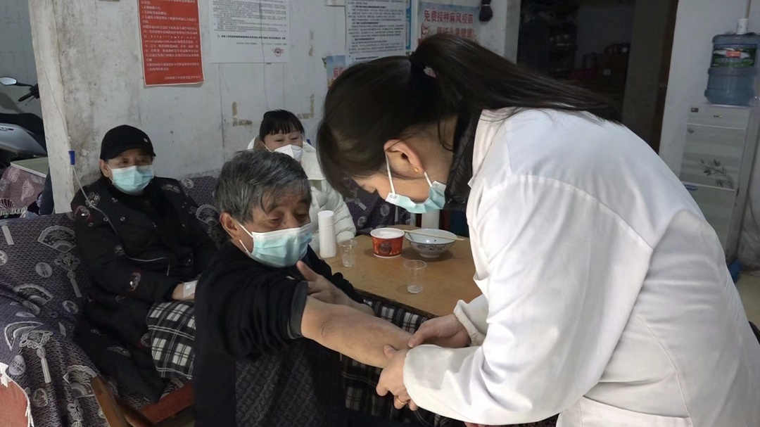 湘西古丈：守护群众生命健康 家庭医生在一线