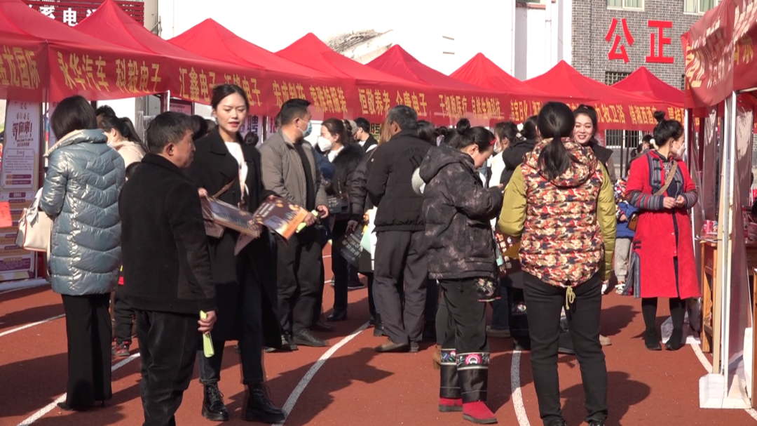春风送真情 援助暖民心 ：古丈县举行2023年春风行动暨就业援助月现场招聘会