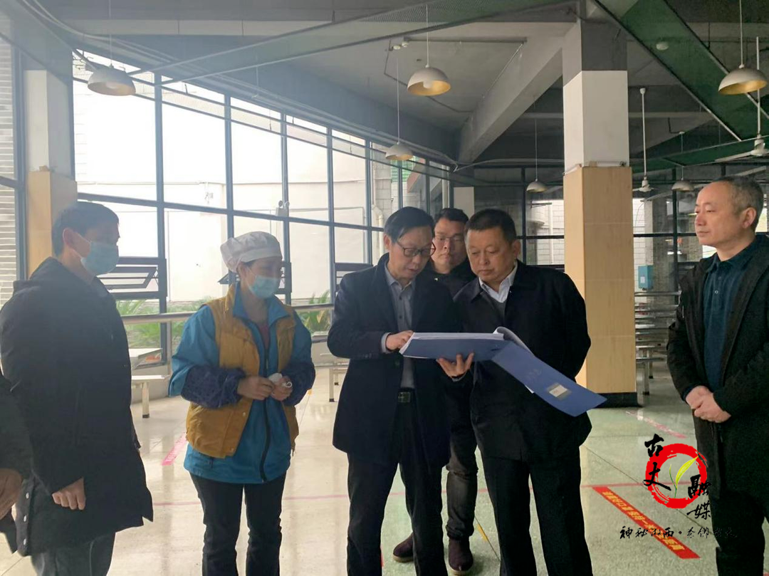 曾传文带队到学校开展落实食品安全“两个责任”督导工作