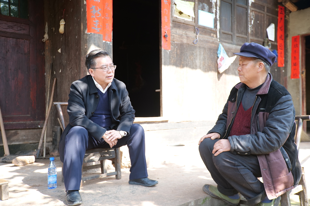 湘西古丈：邓晓东带案下访 温情化解信访难案