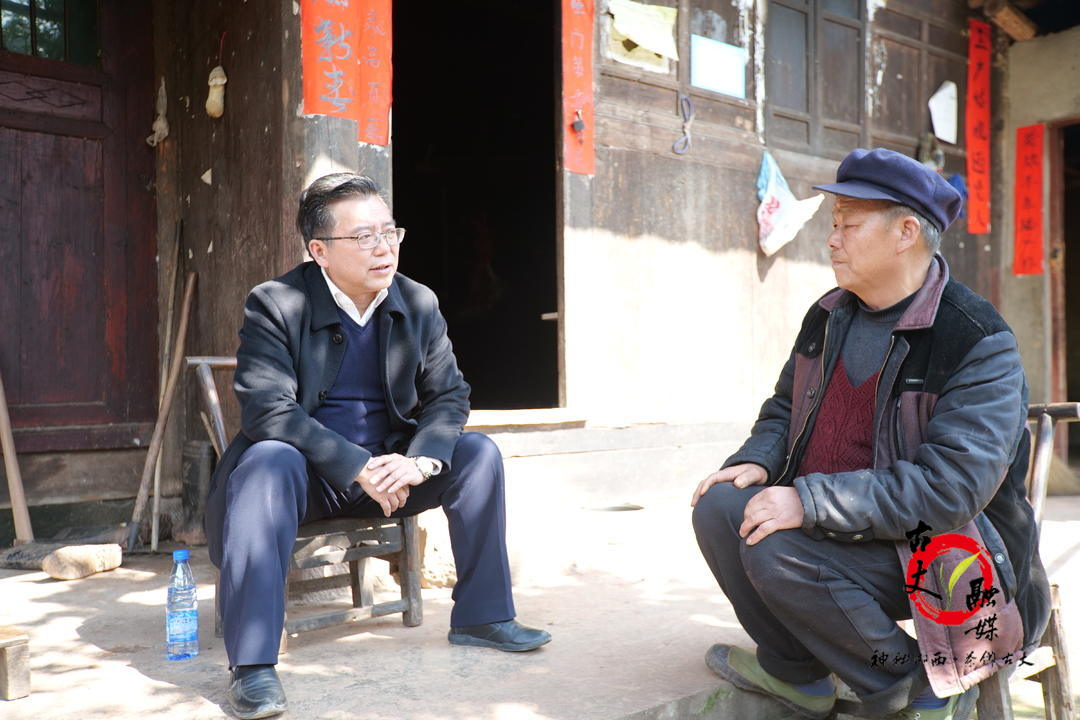 邓晓东带案下访 温情化解信访难案