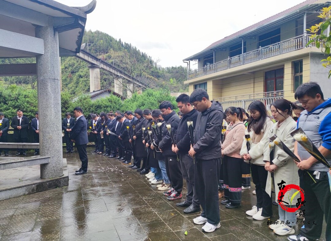 “2023·崇尚·清明祭英烈”——古丈县开展清明祭扫活动