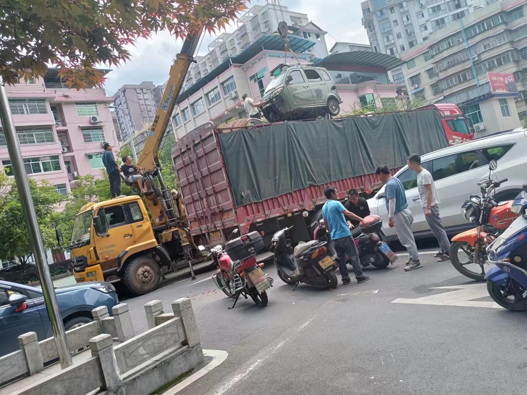 湘西古丈：交警开展报废车辆集中报废行动