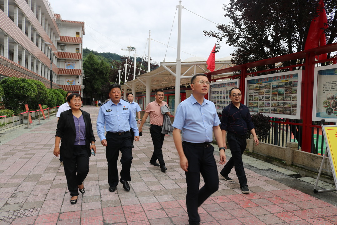 湘西古丈：陈瑞深入古丈一中考点察看高考准备工作