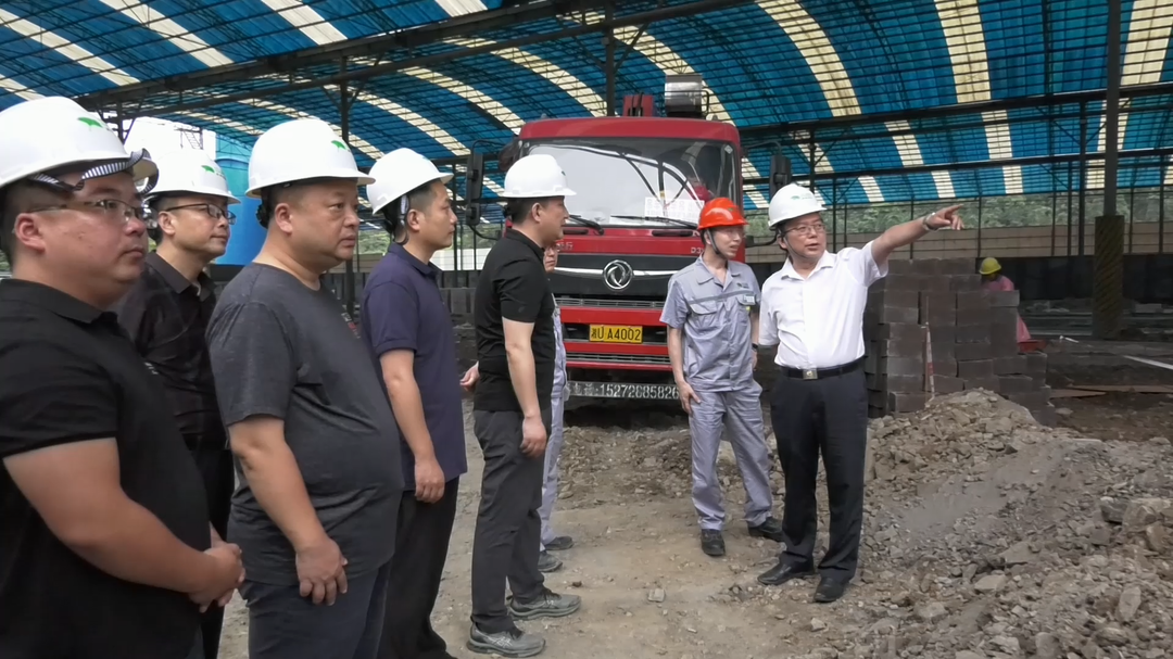 湘西古丈：邓晓东在岩头寨镇开展巡田巡河巡林工作并调研指导安全生产工作
