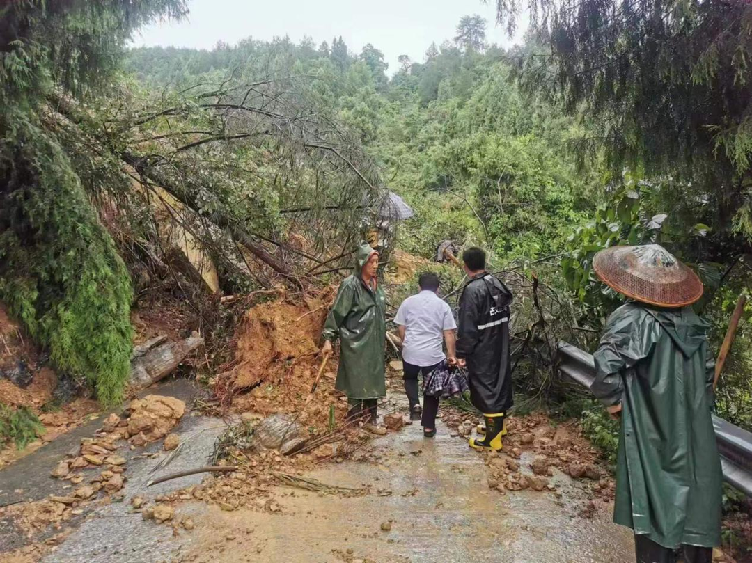 三个书记一台戏——古丈县白果树村抢险救灾侧记