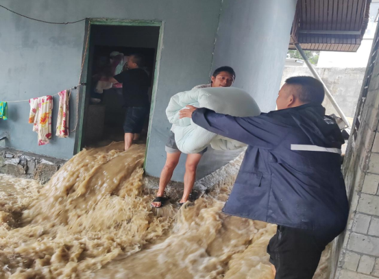 风雨激流显本色践初心——湘西古丈红石林镇党员干部抗洪救灾工作纪实