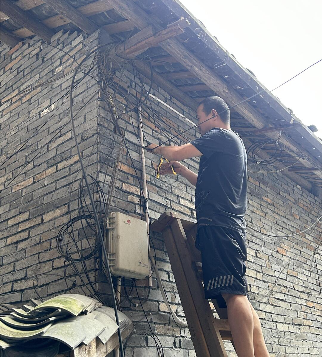 【优化营商环境】古丈县文旅广电局解决企业困难诉求，整治景区空中“乱线”