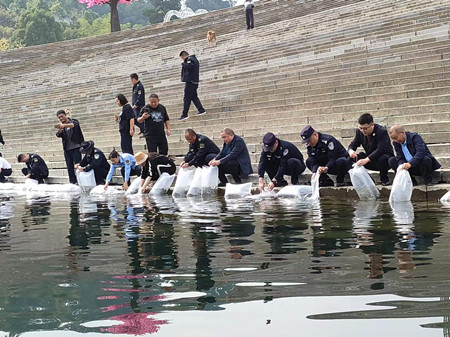 湘西古丈：生态损害修复鱼苗增殖放流 守护水产种质资源可持续发展