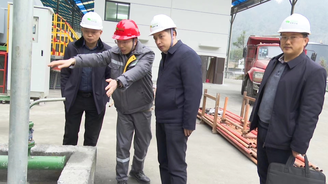 滕朝辉现场调度重点企业和重点项目进展情况