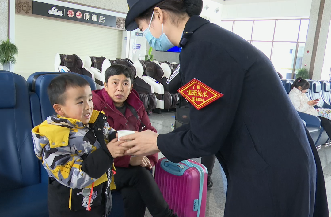 湘西古丈：高铁西站保安全优服务 护航春运“回家路”
