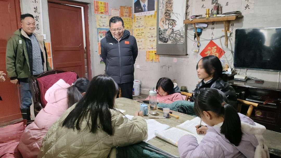 湘西古丈：邓晓东到米多村走访慰问困难群众