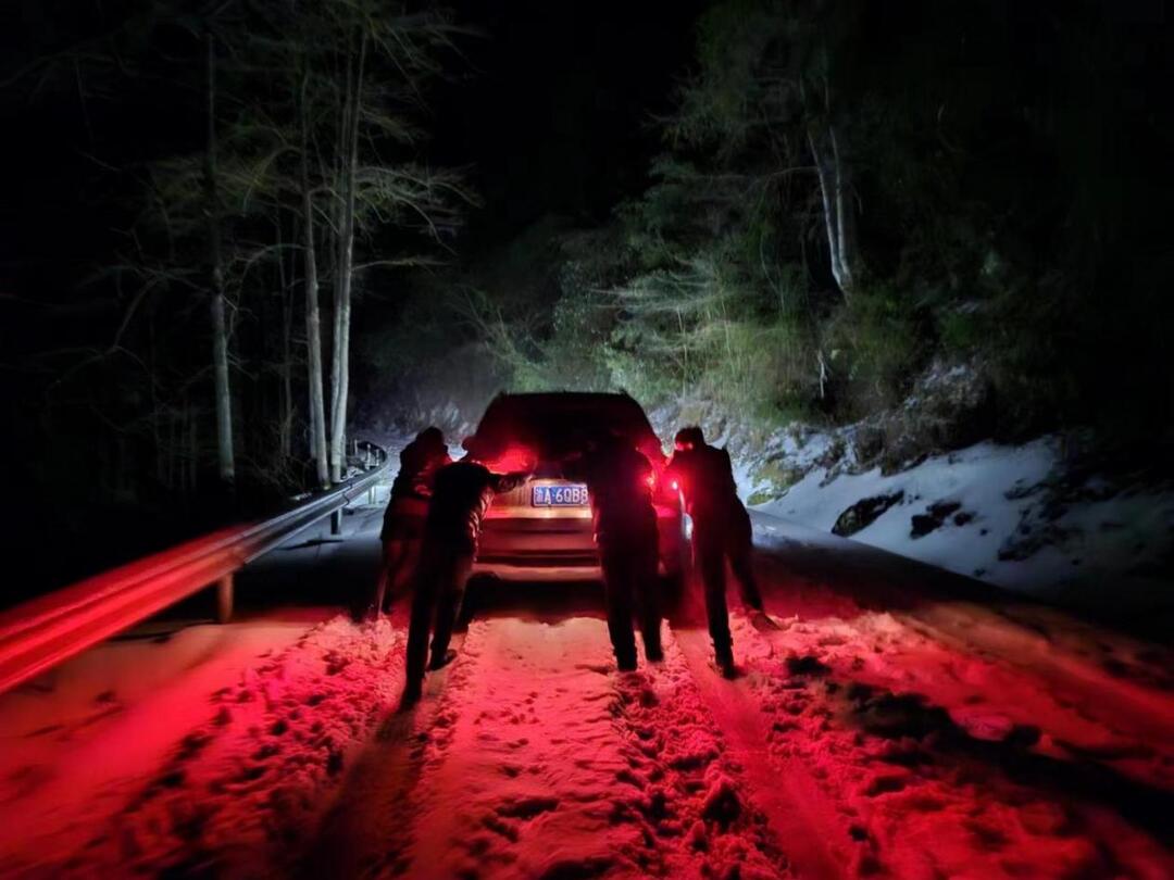 冰冻严寒无所惧 风雪之中践初心
——古丈县党员干部抗击雨雪冰冻灾害速写

