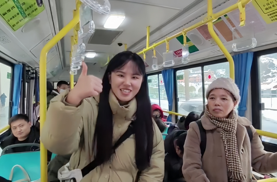 返乡的温暖｜湘西古丈：扫雪除冰保畅通 免费转运暖人心
