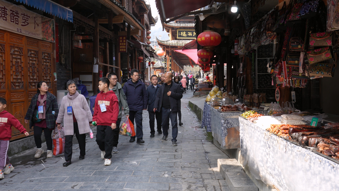滕朝辉到墨戎苗寨调研督导：激发文旅产业活力，筑牢春节文旅市场安全屏障