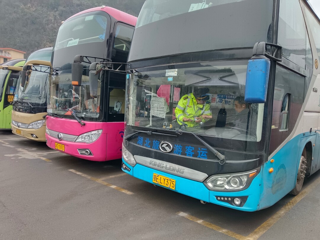 古丈县交通执法大队：加强旅游客运监管 保障游客安全出行