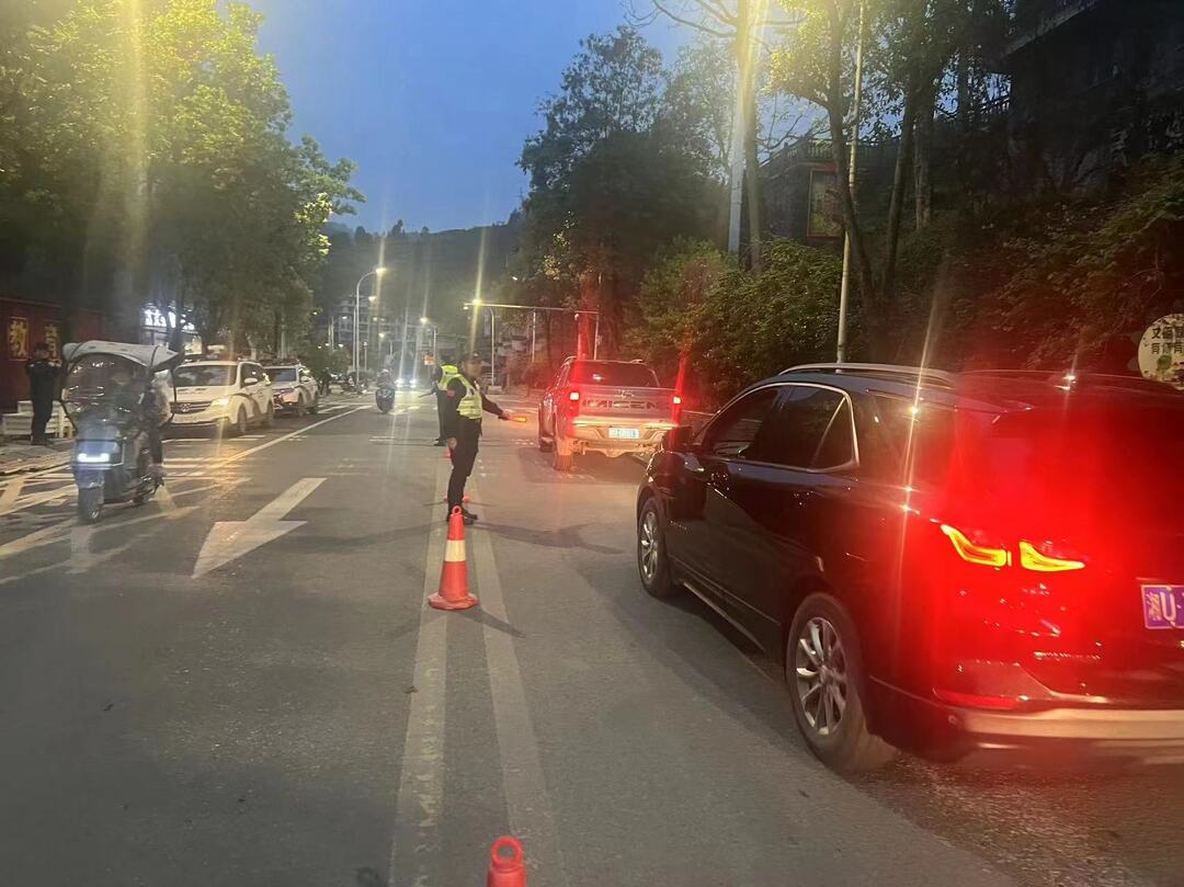 湘西古丈公安交警圆满完成清明假期交通安保任务