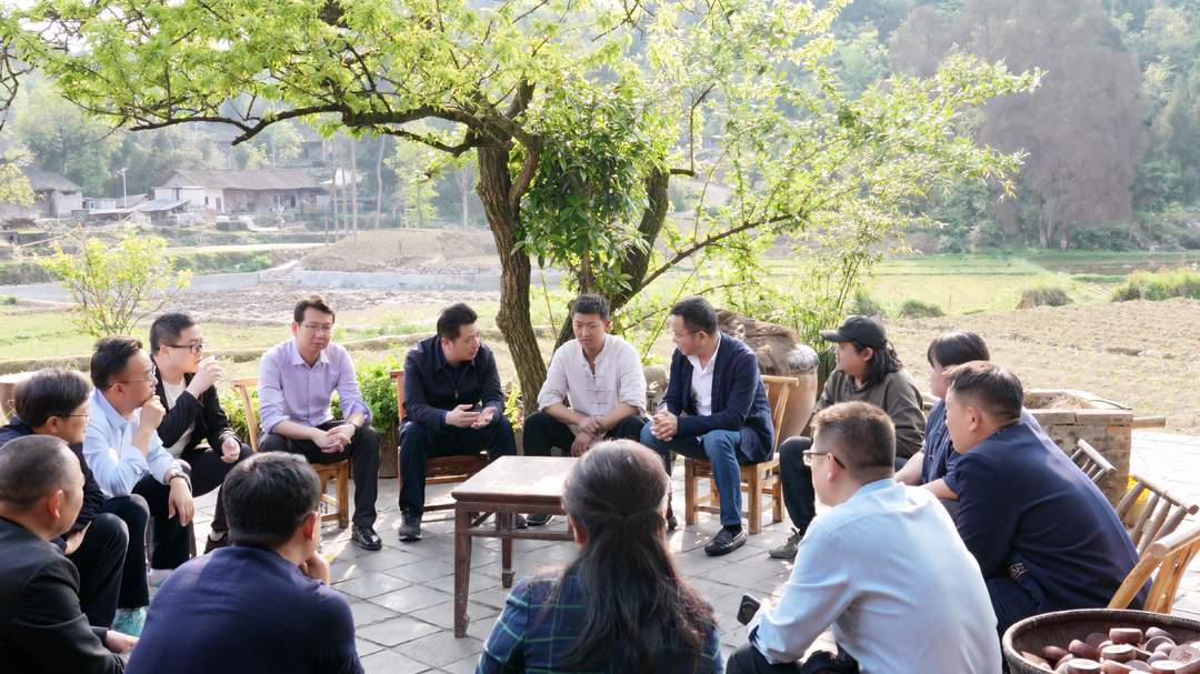 滕朝辉拜访网络达人“山白”：挖掘古丈文化，讲好古丈故事