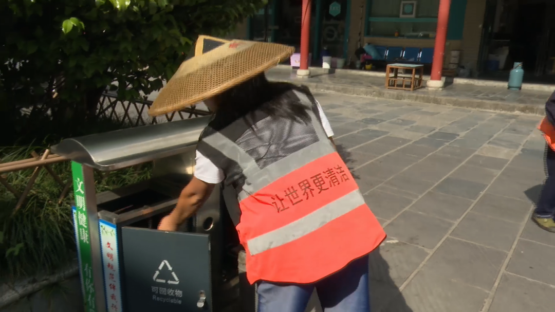 【致敬劳动者】坚守平凡亦是不凡——走近“城市美容师”