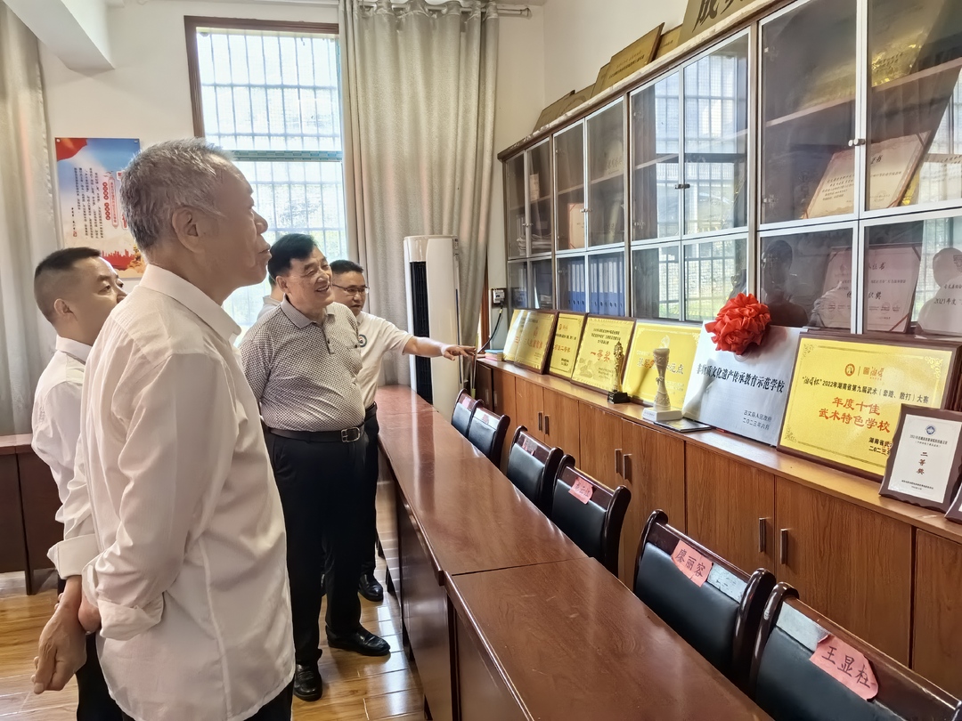 龙爱东一行到古丈县调研关工委工作