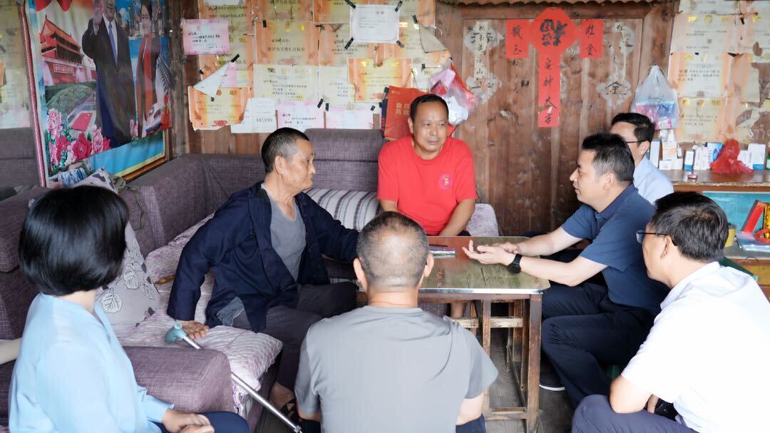 滕朝辉到断龙山镇调研：努力为群众创造更加美好的生活