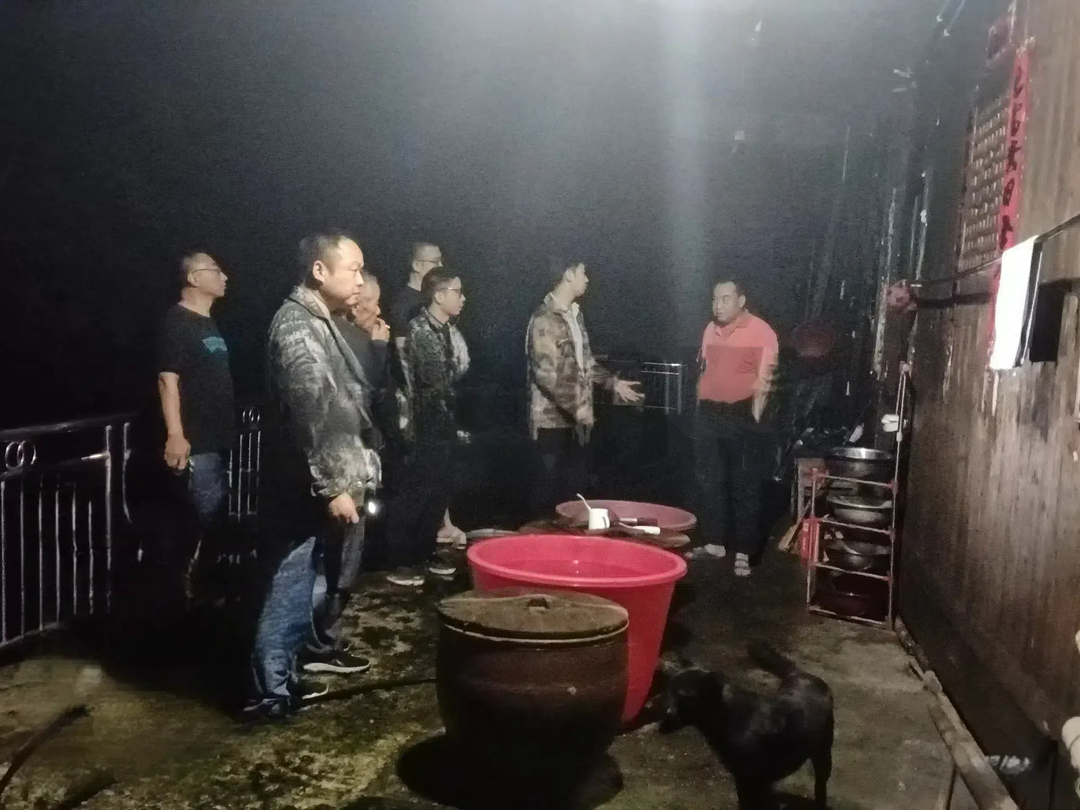 【党旗飘扬在防汛一线】向涛：“17户28人，幸好是我走在了最前面”