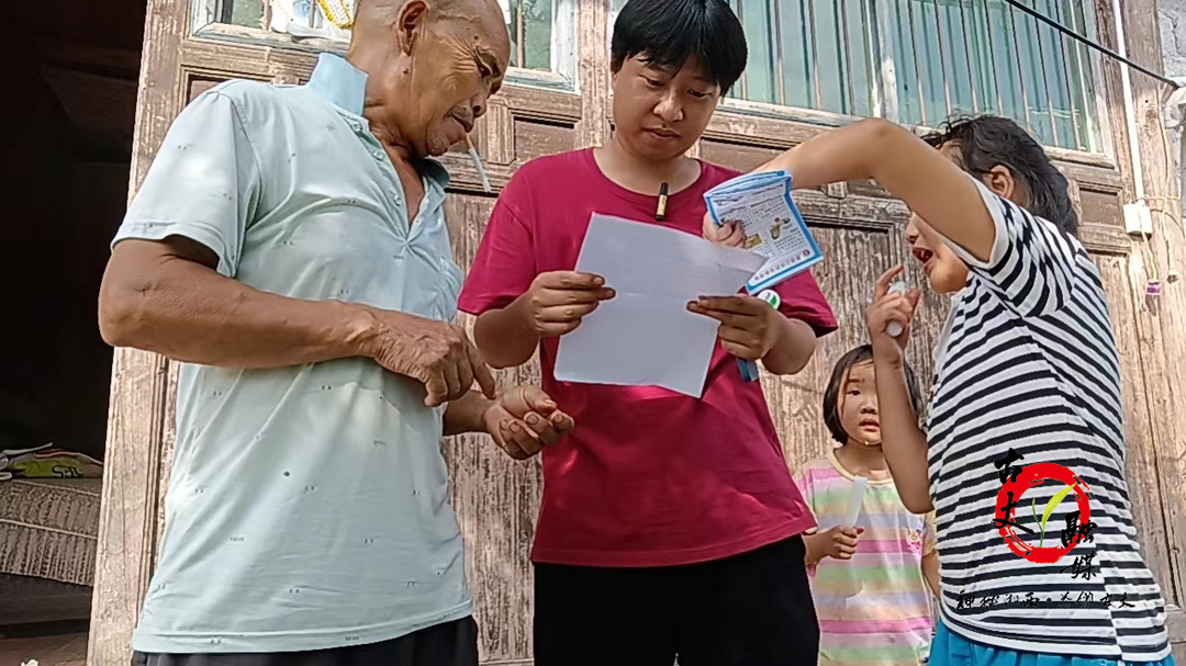 竹山村入户开展防溺水宣传自愿服务活动