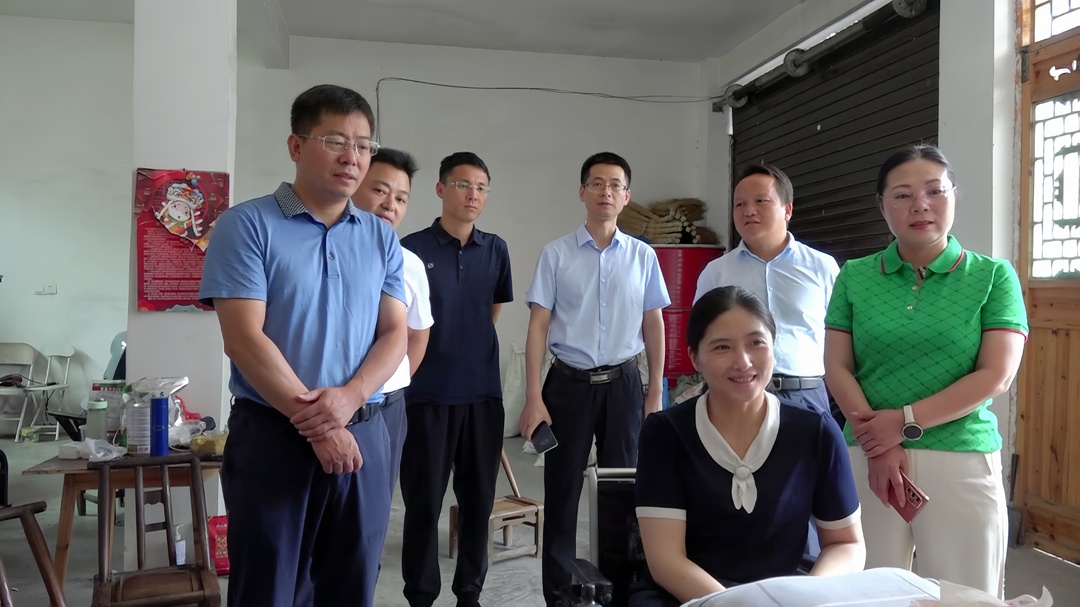 湖南省残联副理事长周蓉来湘西古丈走访慰问结对帮扶残疾人