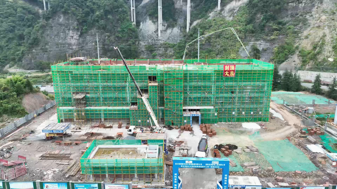 古丈县应急救援指挥中心第一期建设项目完成主体封顶，预计年底投入使用