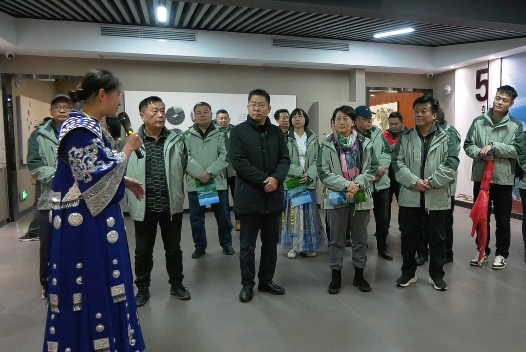 “守护好一江碧水”湘西行—湖南省“三百工程”文艺家在湘西古丈县开展采风创作活动