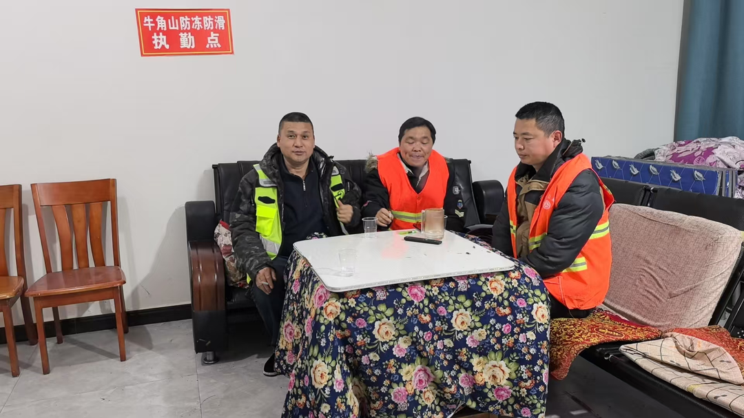 古丈县公路建设养护中心：全力防范低温雨雪天气 保障道路安全畅通