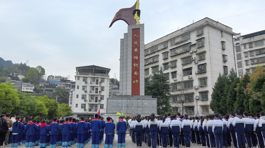 古丈县举行“‘我们的节日·清明’暨‘传承红色基因·清明祭英烈’”主题活动