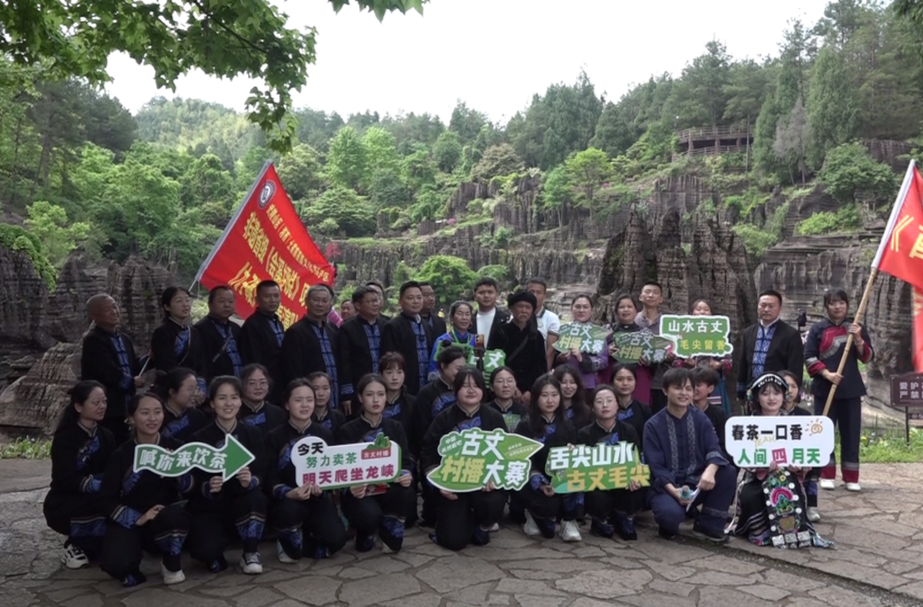 2025古丈村播大赛红石林镇赛区：直播架进奇峰下 土家山歌响“云端”