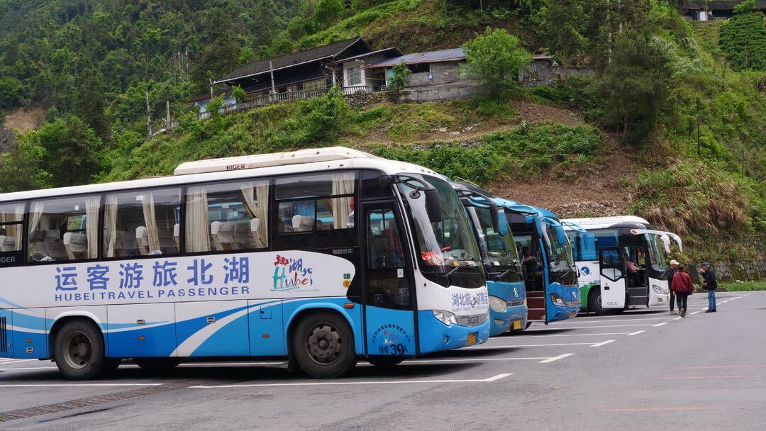 湘西古丈夯吾苗寨、墨戎苗寨五一迎客 非遗文化点亮假期首日