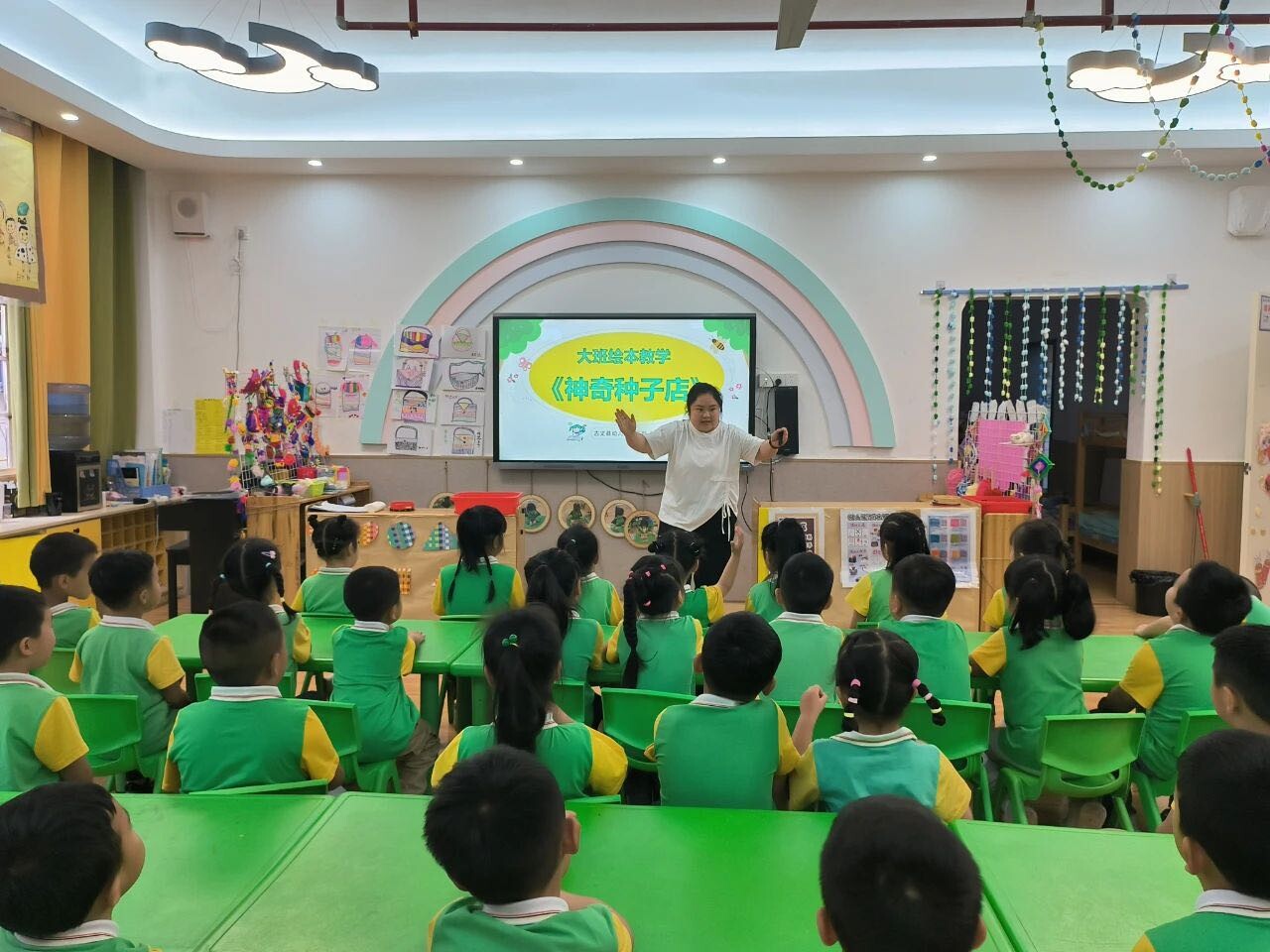 幼儿园教师绘本教学比武竞赛顺利举行：以赛促教，点亮童心阅读梦