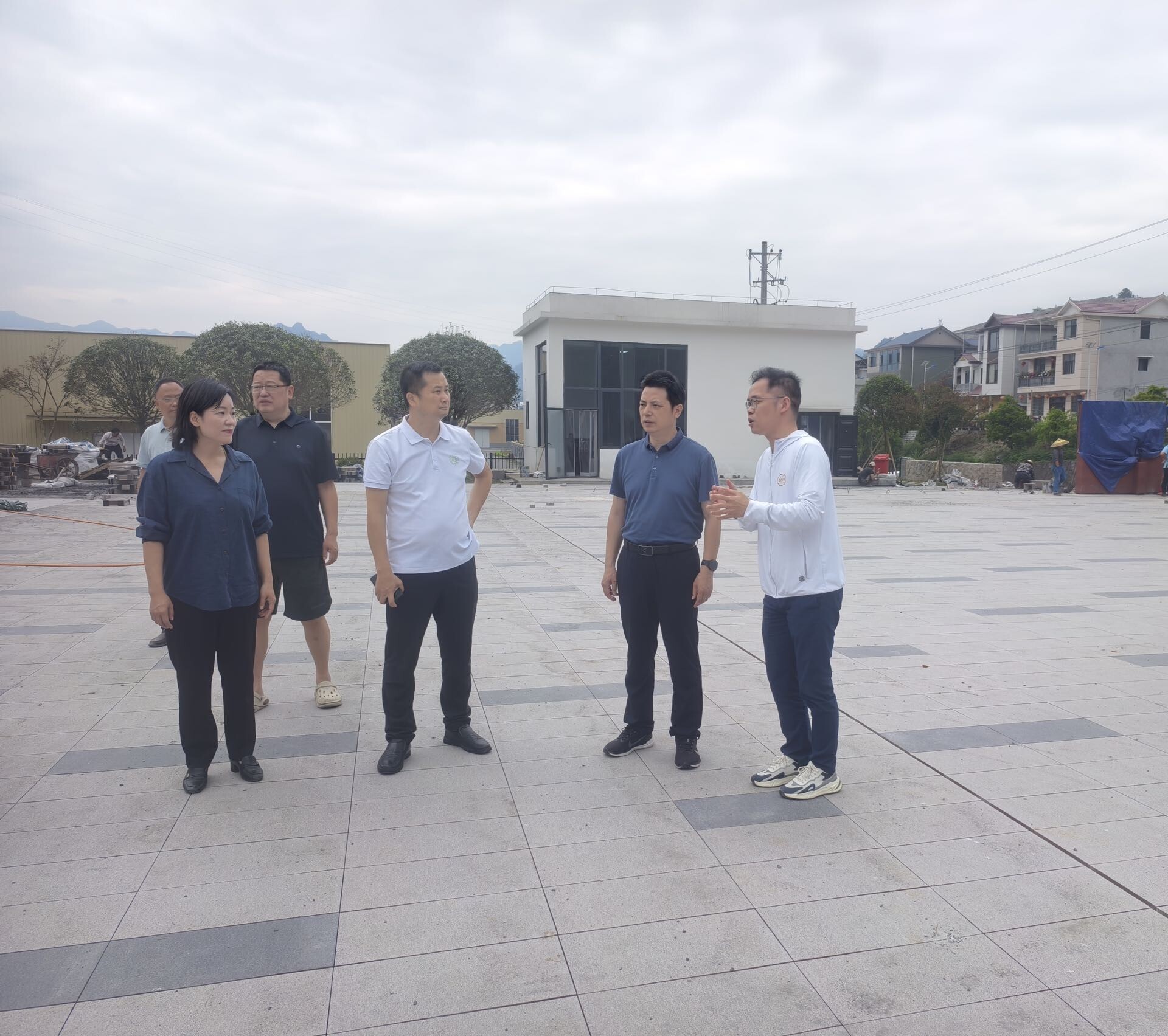 滕朝辉在督导智慧科技数字产业园建设时强调：抢抓机遇加快项目建设 精心筹备展现古丈茶业风采