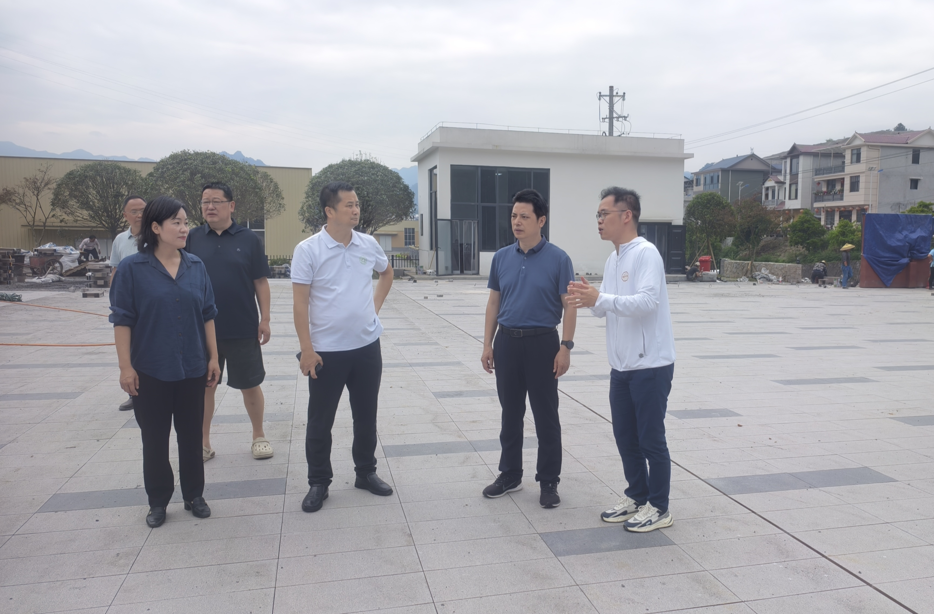 滕朝辉在督导智慧科技数字产业园建设时强调：抢抓机遇加快项目建设 精心筹备展现古丈茶业风采