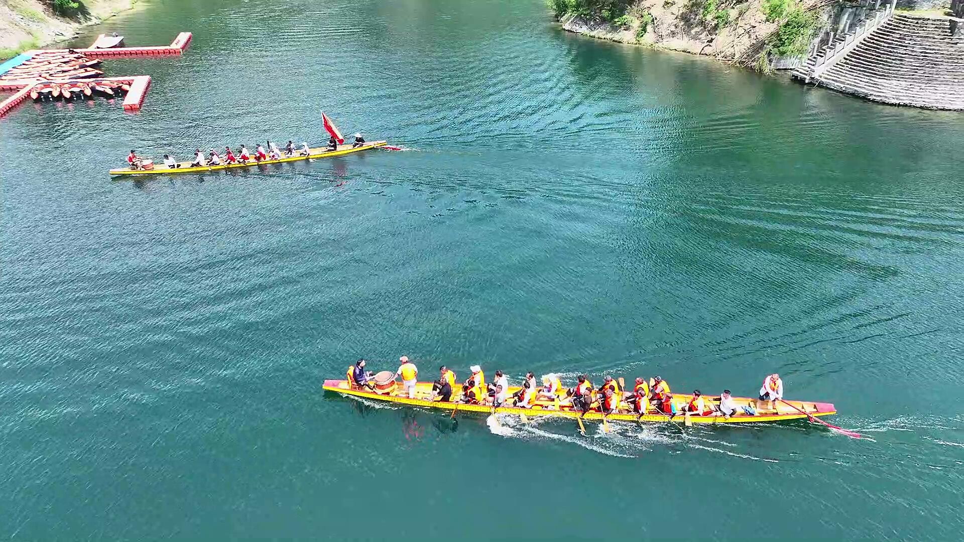 湘西古丈栖凤湖擂响龙舟战鼓 多支劲旅备战