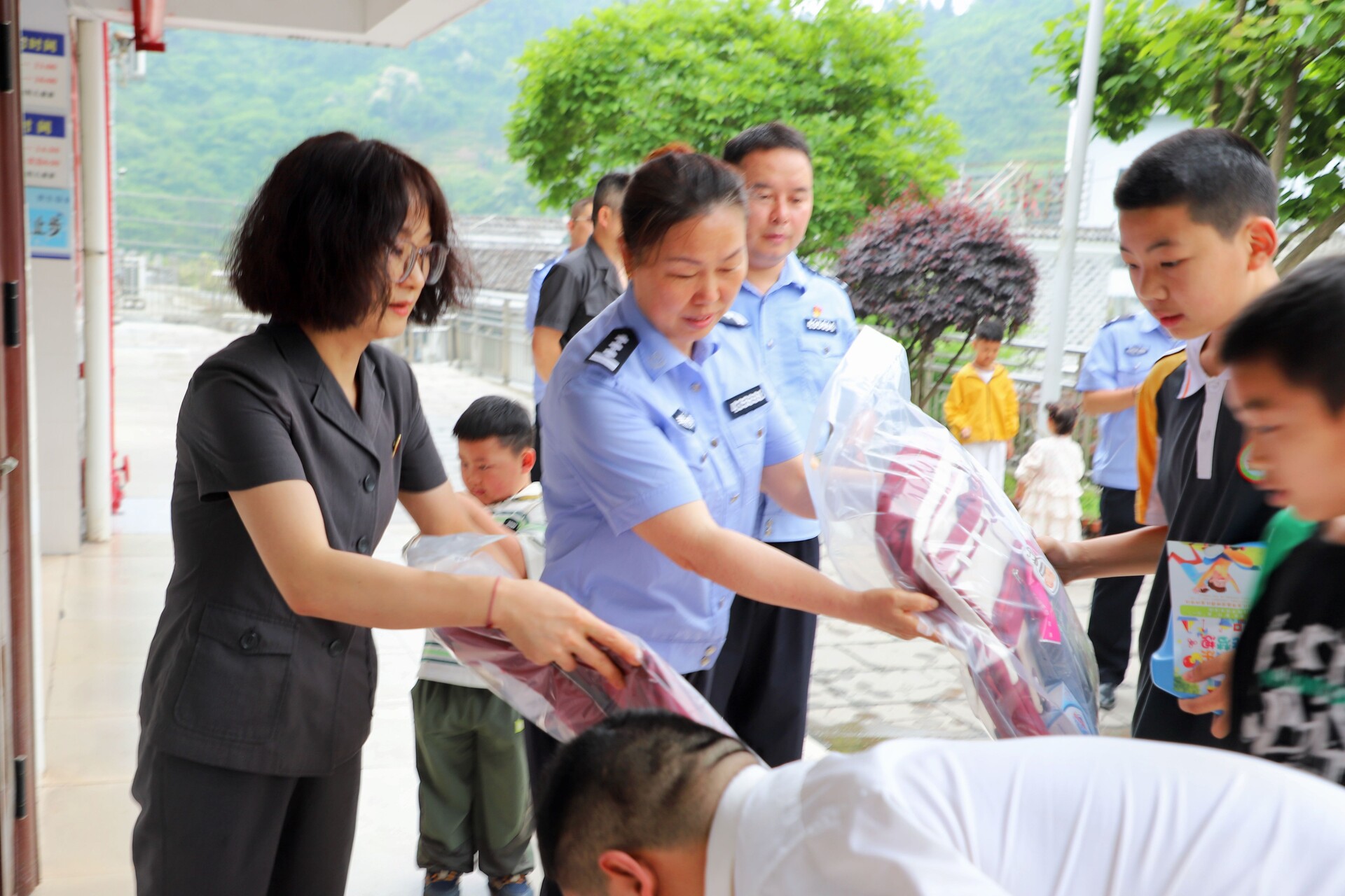 法护童心 安全“童”行——古丈法院开展庆“六一”暨法院开放日系列活动