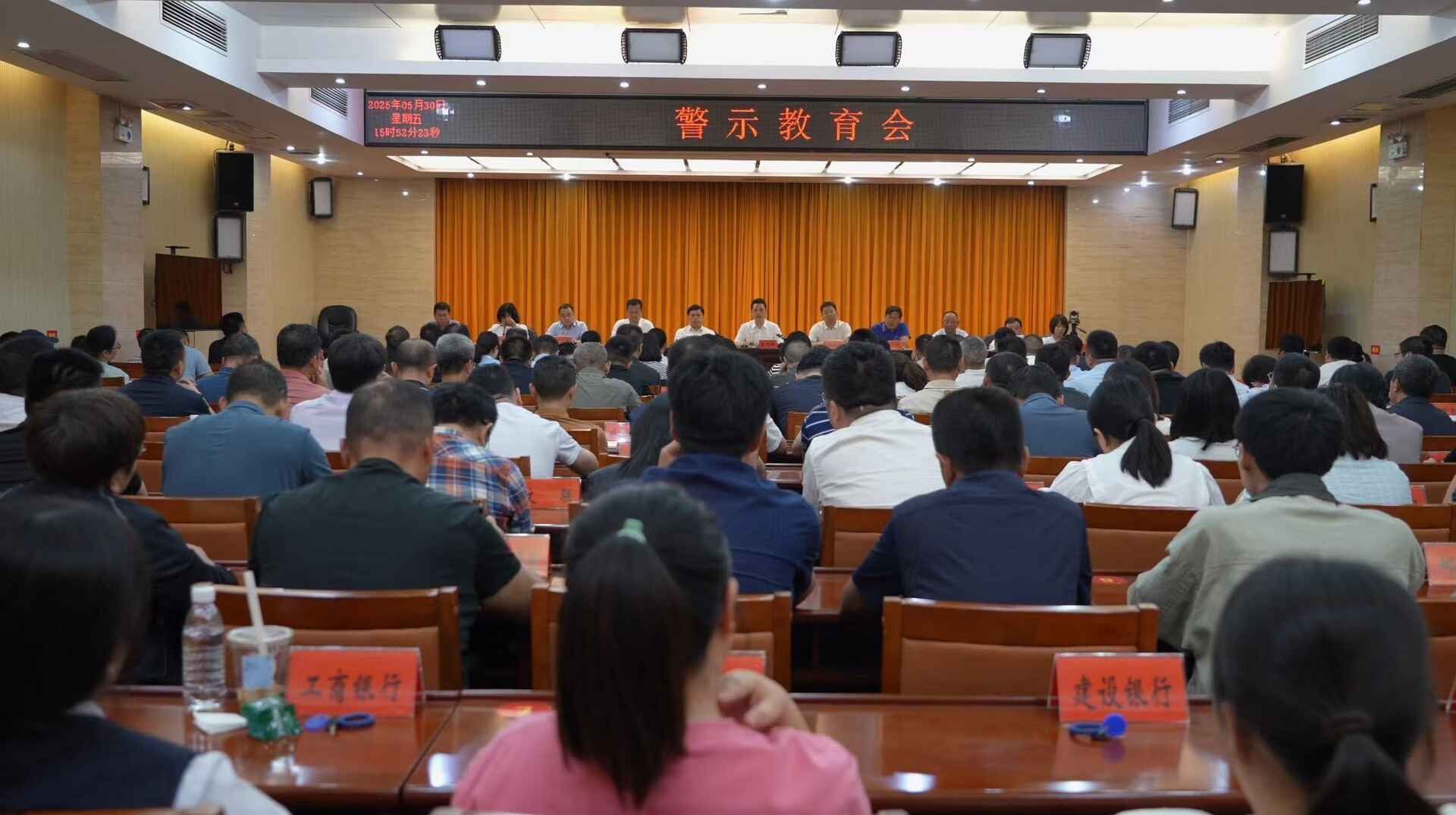 滕朝辉：锲而不舍落实中央八项规定精神 持续营造风清气正的良好政治生态
