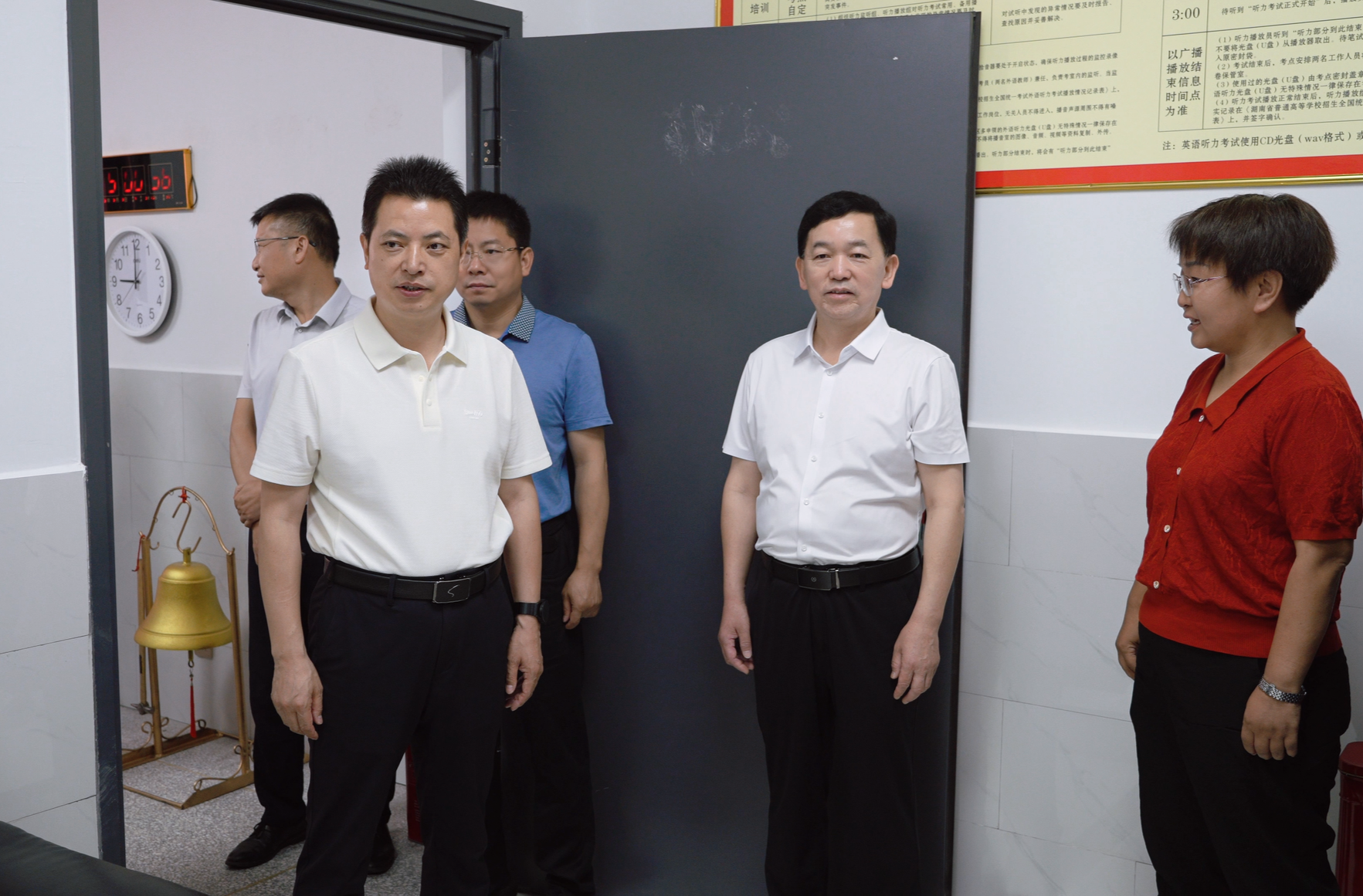 吴超、滕朝辉到古丈县第一中学开展高考巡考工作
